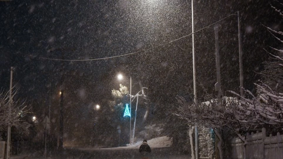 Χιονιάς στην Αττική: Χωρίς ρεύμα Ανοιξη, Δροσιά, Σταμάτα